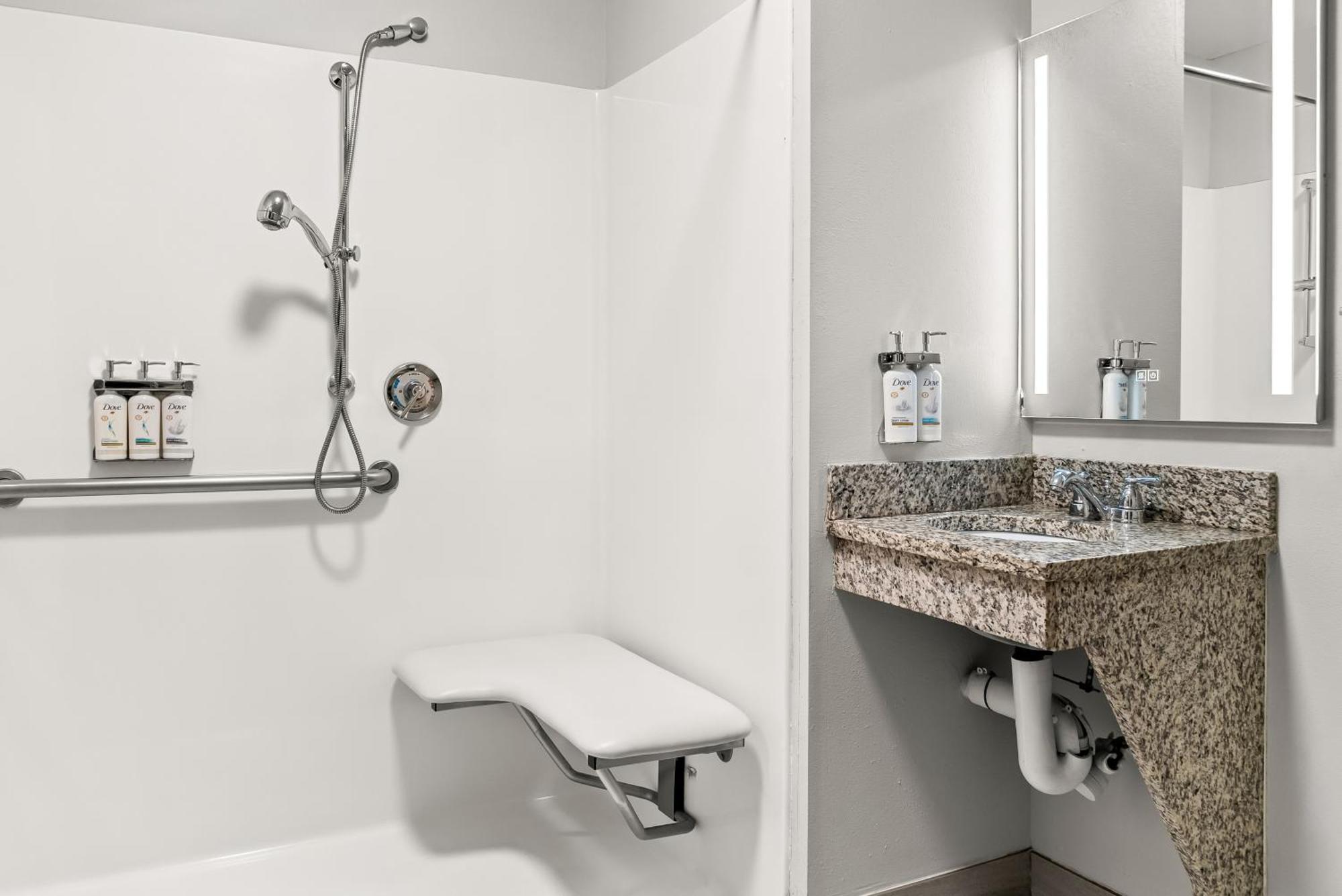 Holiday Inn Express & Suites - Detroit Northwest - Livonia By Ihg Eksteriør bilde